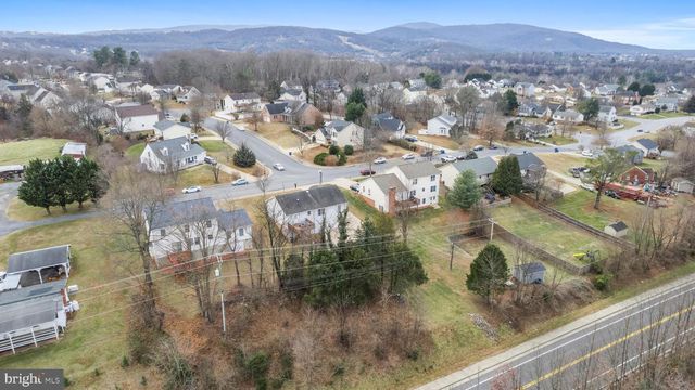 1076 STUART DR, Front Royal, VA 22630