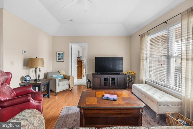 1076 STUART DR, Front Royal, VA 22630