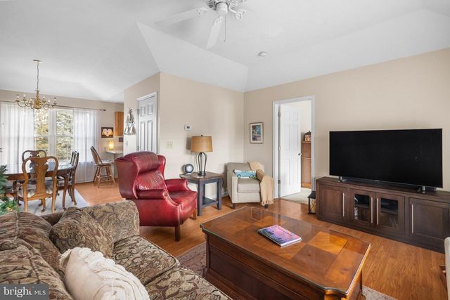 1076 STUART DR, Front Royal, VA 22630