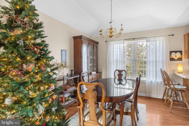 1076 STUART DR, Front Royal, VA 22630