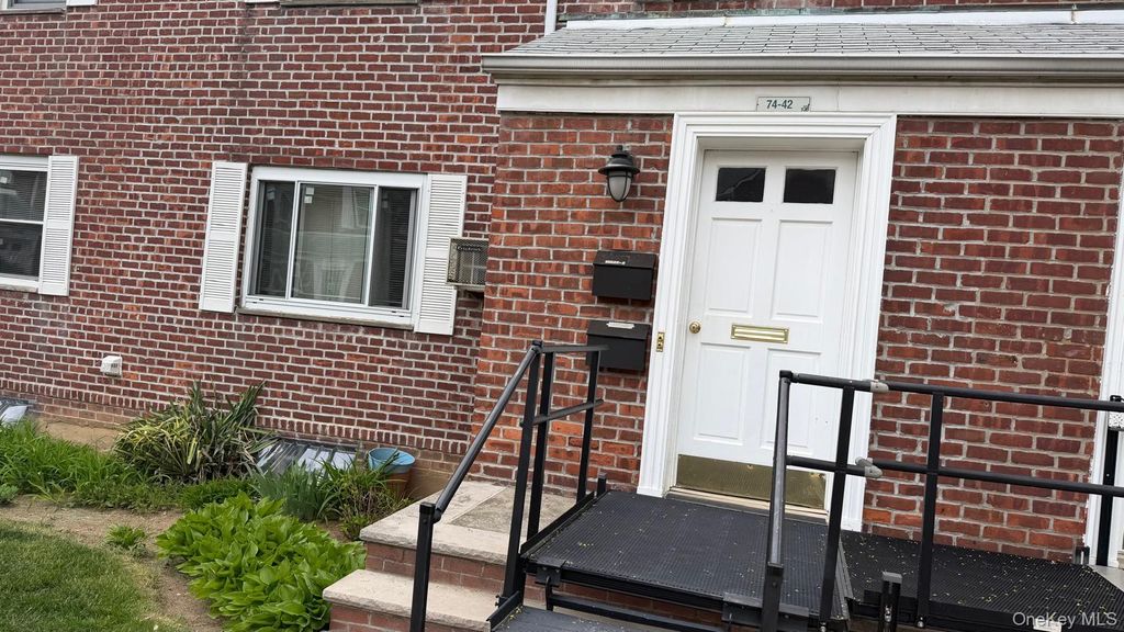 7442 260th Street 30G22, Glen Oaks, NY 11004