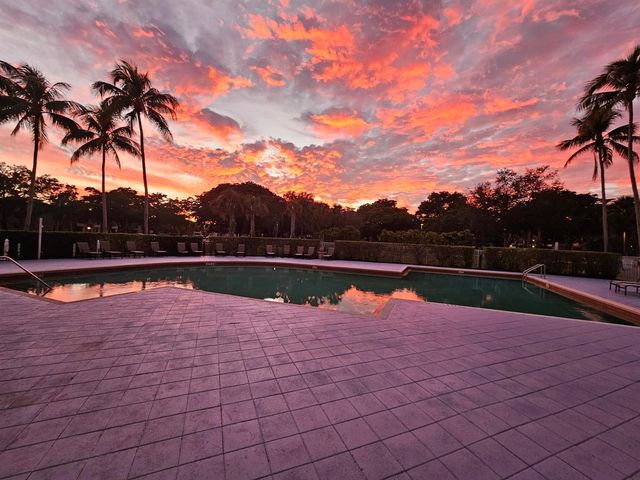 631 Lyons Road 12204, Coconut Creek, FL 33063