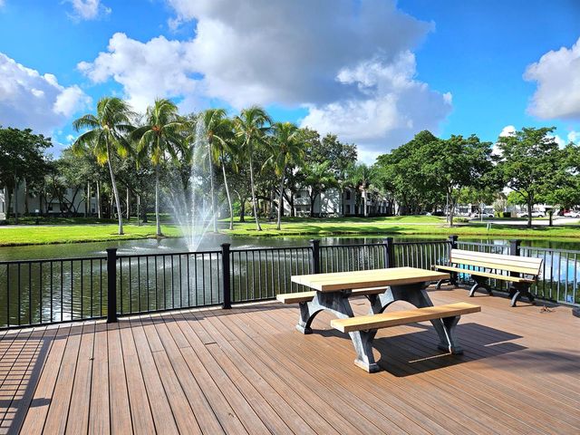 631 Lyons Road 12204, Coconut Creek, FL 33063
