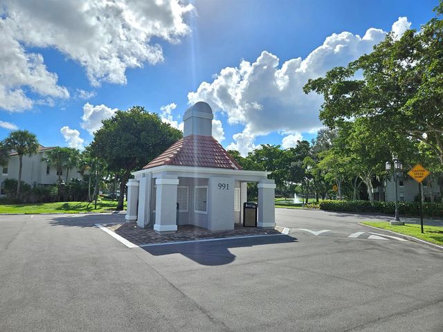 631 Lyons Road 12204, Coconut Creek, FL 33063