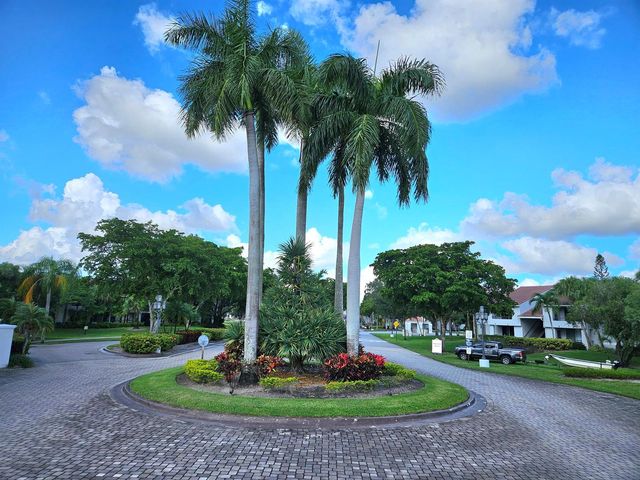 631 Lyons Road 12204, Coconut Creek, FL 33063