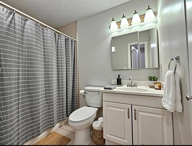 631 Lyons Road 12204, Coconut Creek, FL 33063