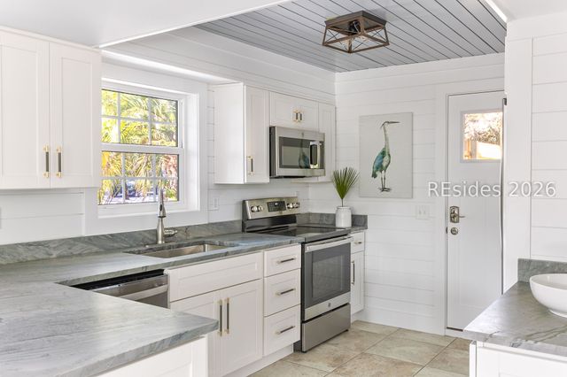 7 Cassina Ln, Hilton Head Island, SC 29928