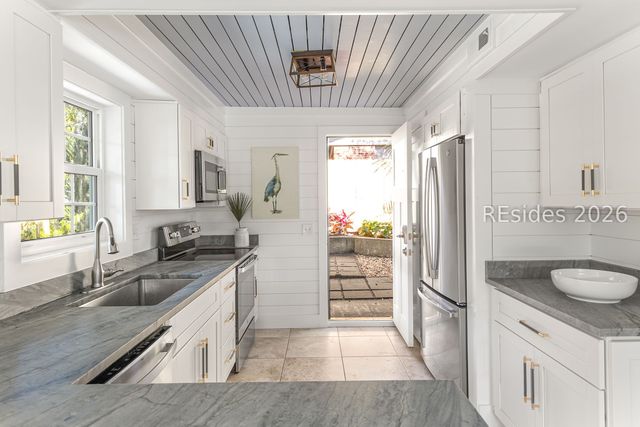 7 Cassina Ln, Hilton Head Island, SC 29928