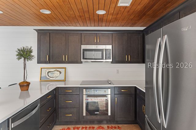 7 Cassina Ln, Hilton Head Island, SC 29928