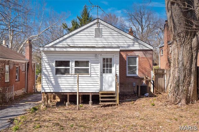 22 N Harvey Avenue, St Louis, MO 63135