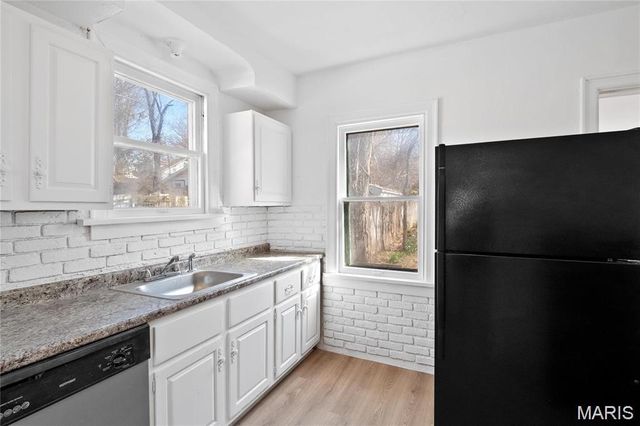 22 N Harvey Avenue, St Louis, MO 63135