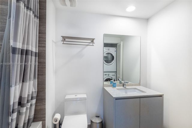 1010 Brickell Ave 4207, Miami, FL 33131