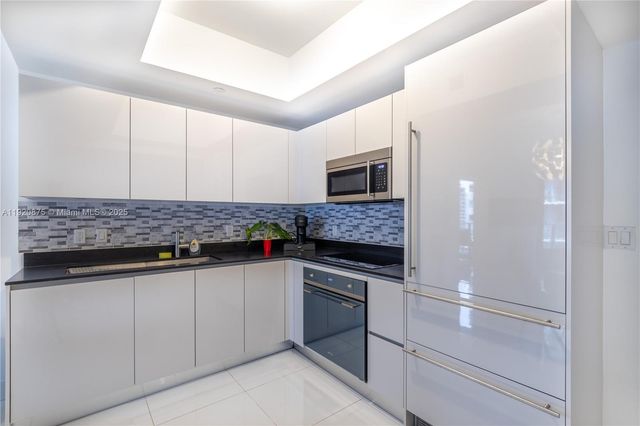 1010 Brickell Ave 4207, Miami, FL 33131