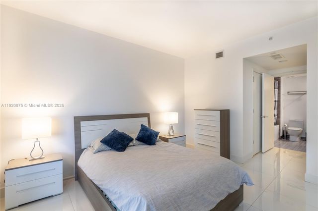 1010 Brickell Ave 4207, Miami, FL 33131