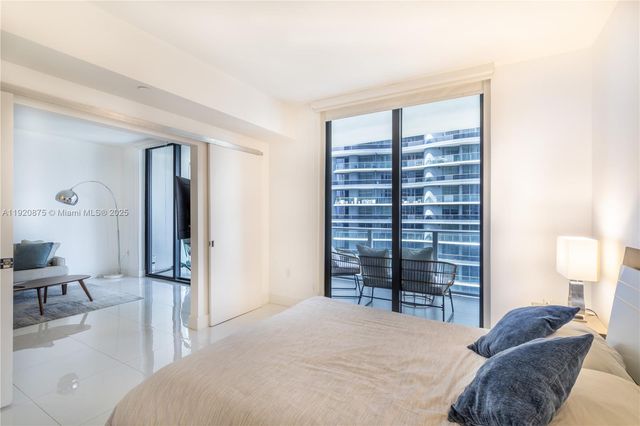 1010 Brickell Ave 4207, Miami, FL 33131