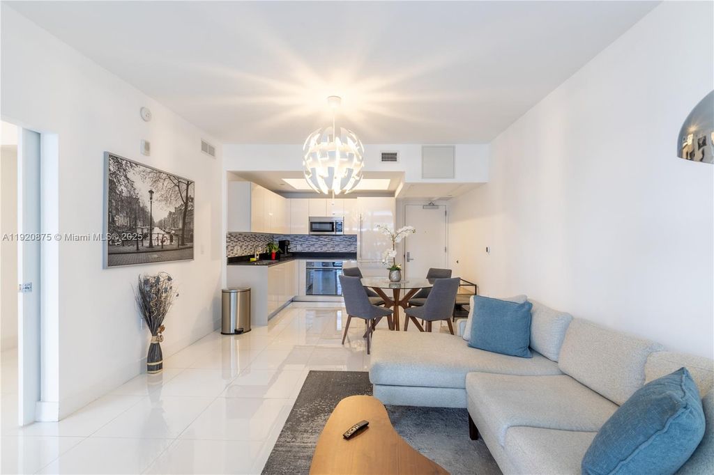 1010 Brickell Ave 4207, Miami, FL 33131