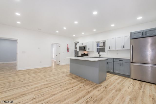 168 N Main St, Paterson City, NJ 07522