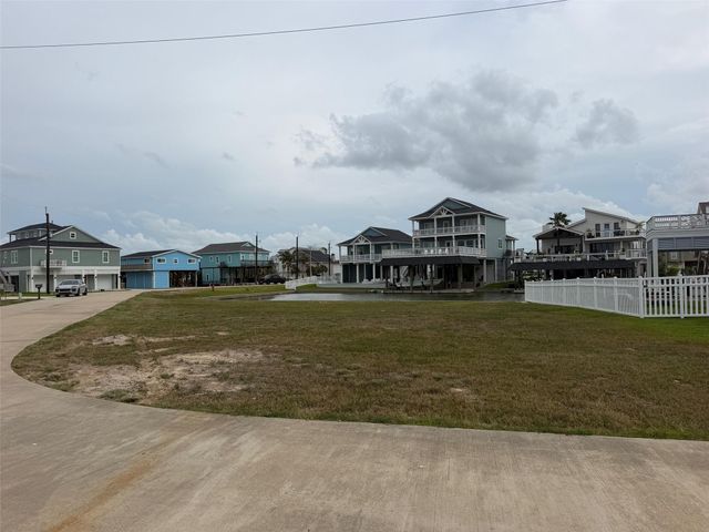 411 Neptune Circle, Tiki Island, TX 77554