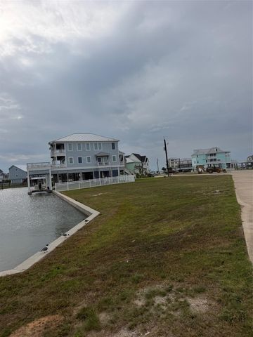 411 Neptune Circle, Tiki Island, TX 77554