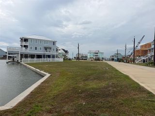 411 Neptune Circle, Tiki Island, TX 77554