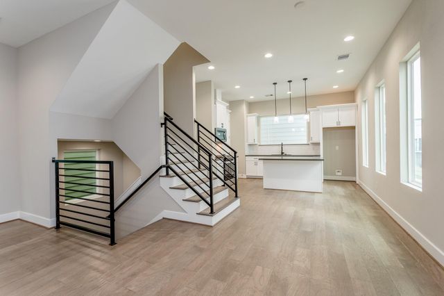 1439 W 25th Street B, Houston, TX 77008