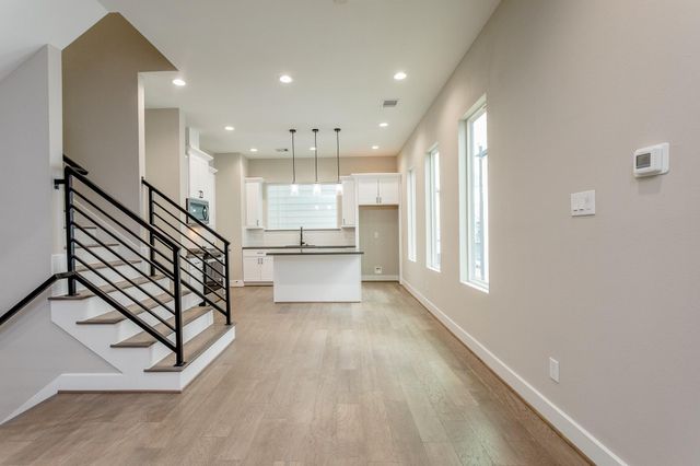 1439 W 25th Street B, Houston, TX 77008