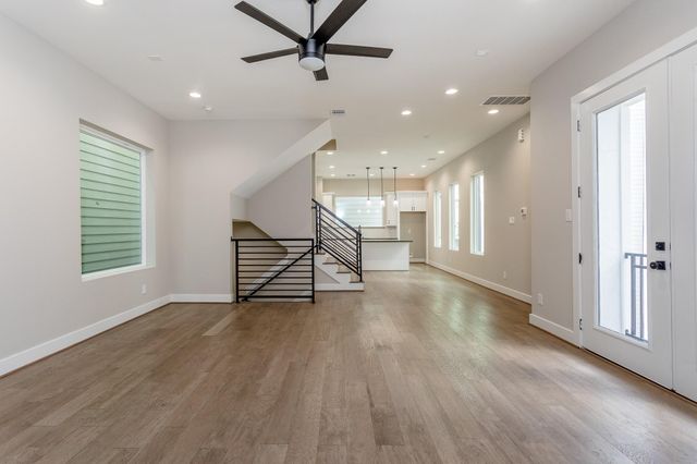 1439 W 25th Street B, Houston, TX 77008