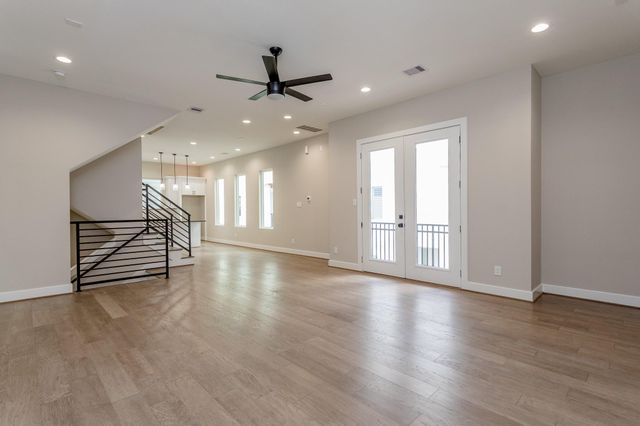 1439 W 25th Street B, Houston, TX 77008