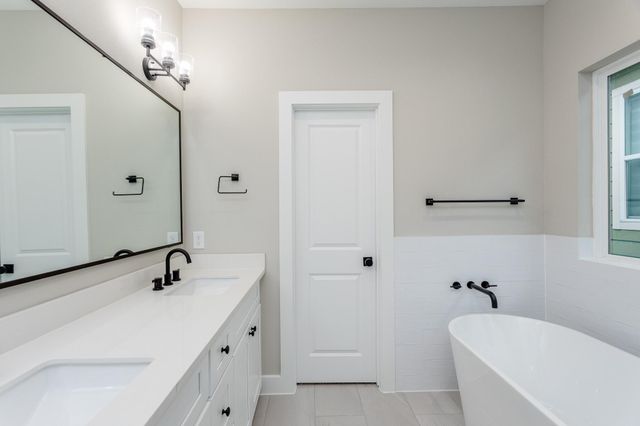 1439 W 25th Street B, Houston, TX 77008