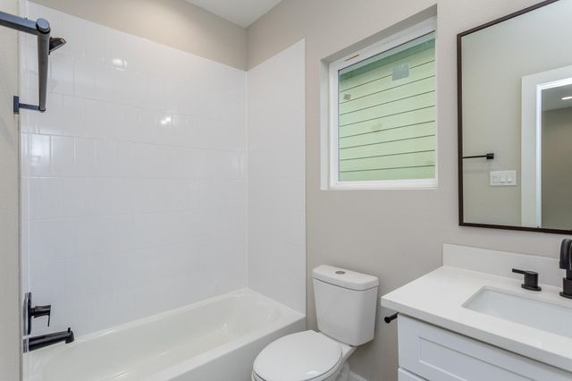 1439 W 25th Street B, Houston, TX 77008