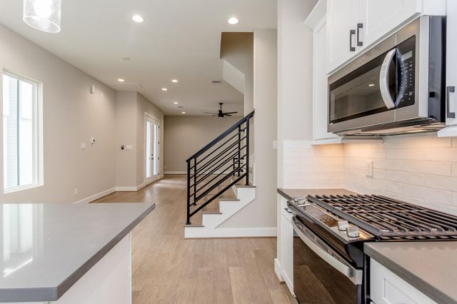 1439 W 25th Street B, Houston, TX 77008