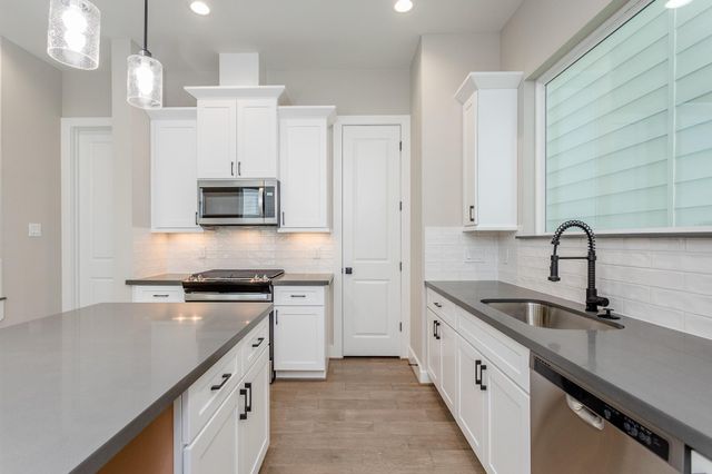 1439 W 25th Street B, Houston, TX 77008