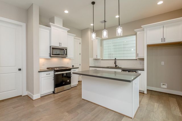 1439 W 25th Street B, Houston, TX 77008