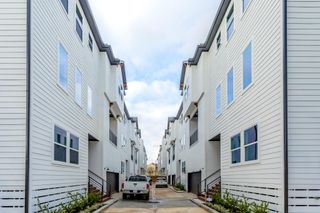 1439 W 25th Street B, Houston, TX 77008