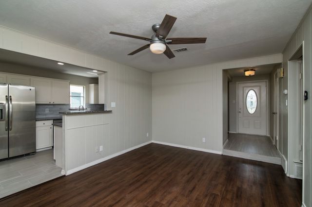 2726 Starcrest Lane, Farmers Branch, TX 75234