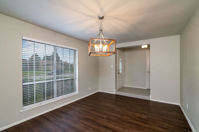 2726 Starcrest Lane, Farmers Branch, TX 75234