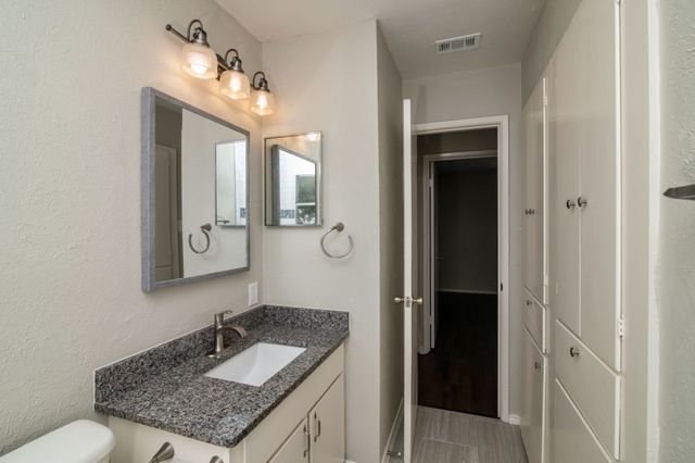 2726 Starcrest Lane, Farmers Branch, TX 75234
