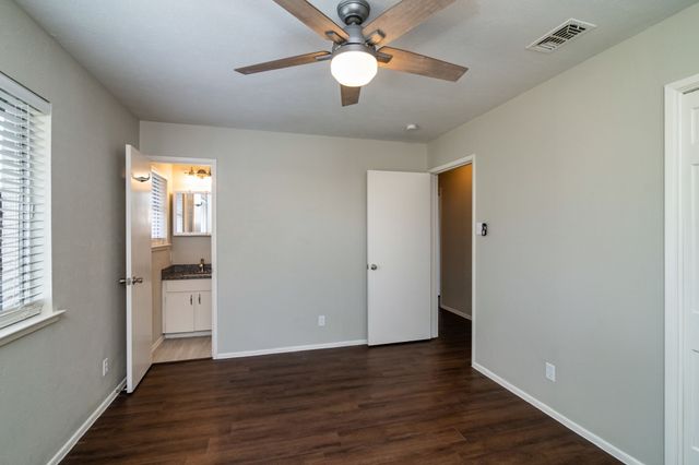 2726 Starcrest Lane, Farmers Branch, TX 75234