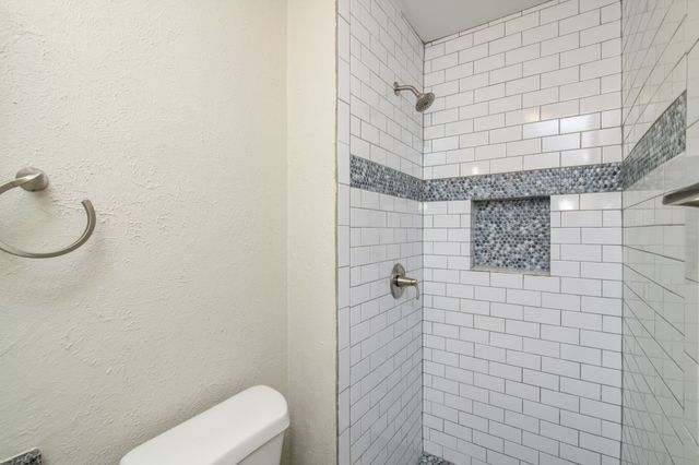 2726 Starcrest Lane, Farmers Branch, TX 75234