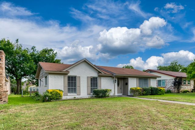 2726 Starcrest Lane, Farmers Branch, TX 75234