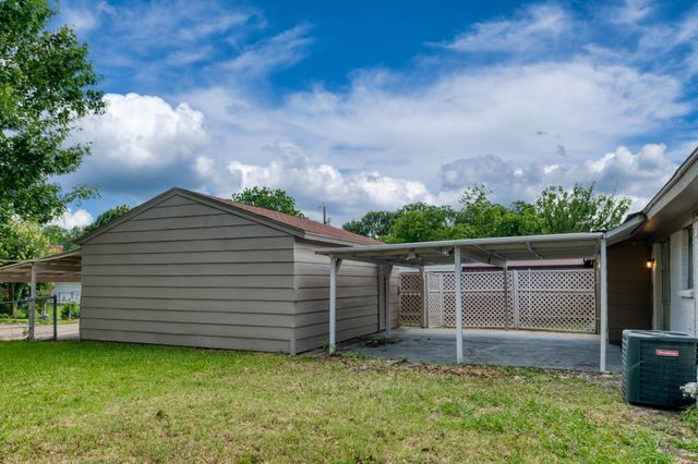 2726 Starcrest Lane, Farmers Branch, TX 75234