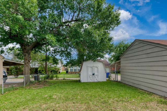2726 Starcrest Lane, Farmers Branch, TX 75234