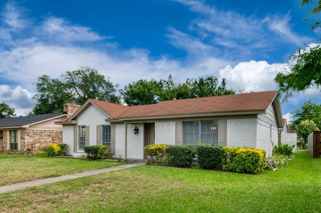 2726 Starcrest Lane, Farmers Branch, TX 75234