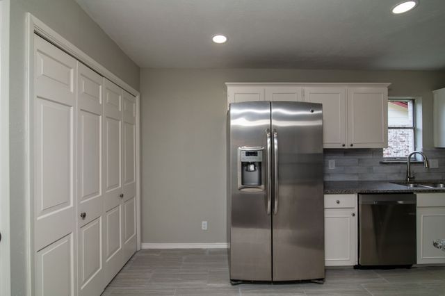 2726 Starcrest Lane, Farmers Branch, TX 75234