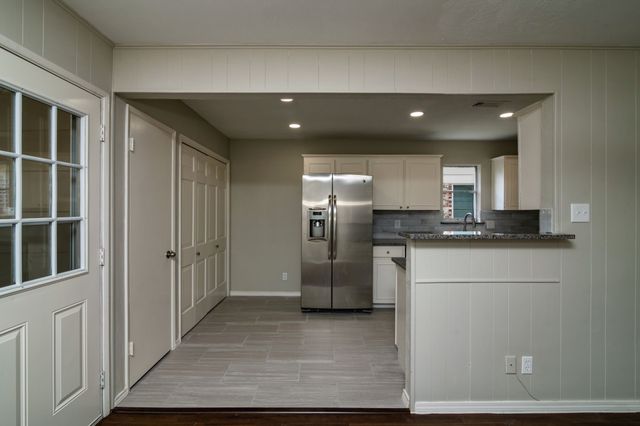 2726 Starcrest Lane, Farmers Branch, TX 75234