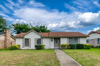2726 Starcrest Lane, Farmers Branch, TX 75234