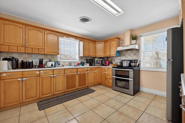 16 NW Avenue G, Belle Glade, FL 33430