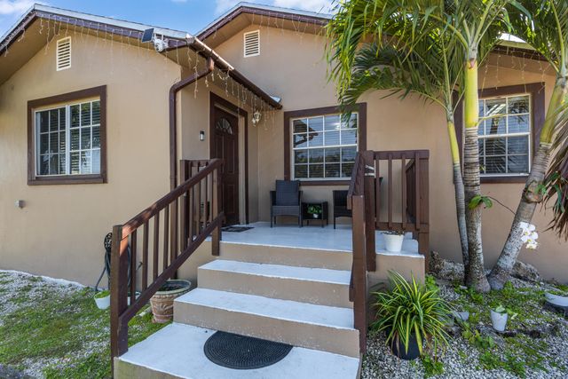 16 NW Avenue G, Belle Glade, FL 33430