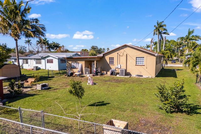 16 NW Avenue G, Belle Glade, FL 33430