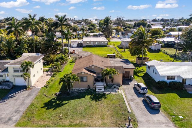 16 NW Avenue G, Belle Glade, FL 33430